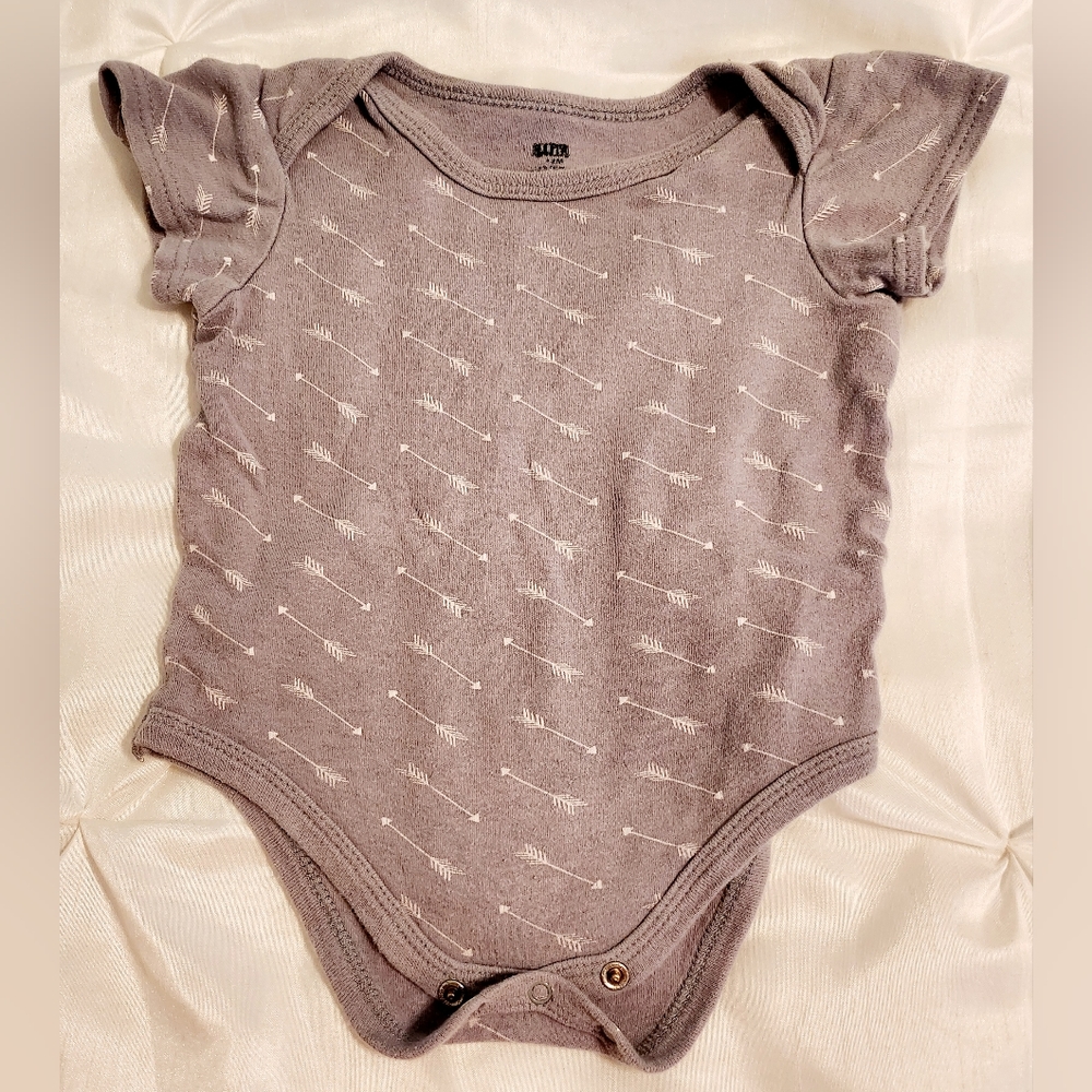 9/12mo Arrow onesie